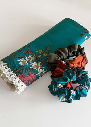 Sarong & Scrunchie Gift Set Floral Lake